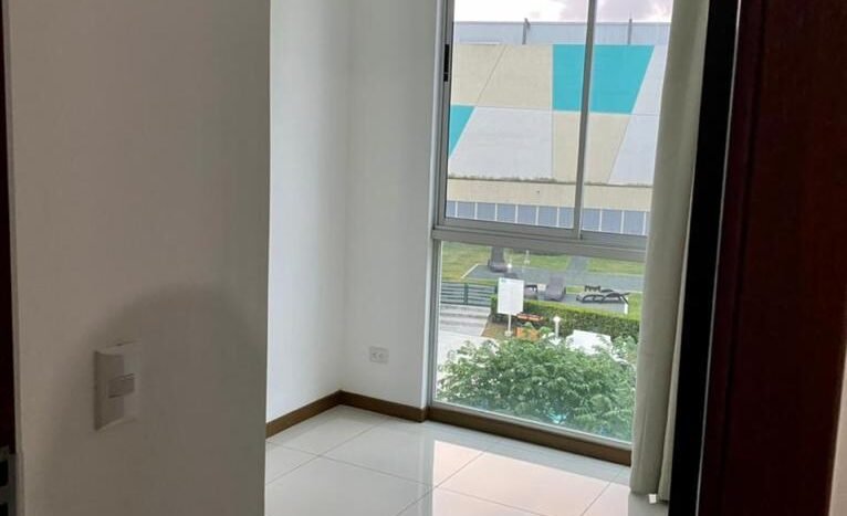Venta apartamento en Bambú Eco Urbano San Sebastián. $135000. 2h. 2b. Parqueo.